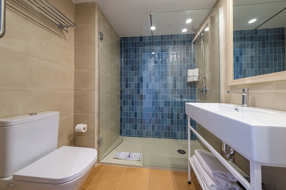 Ancora Salou Apartamentos — Hotel rooms in Salou, Catalonia
