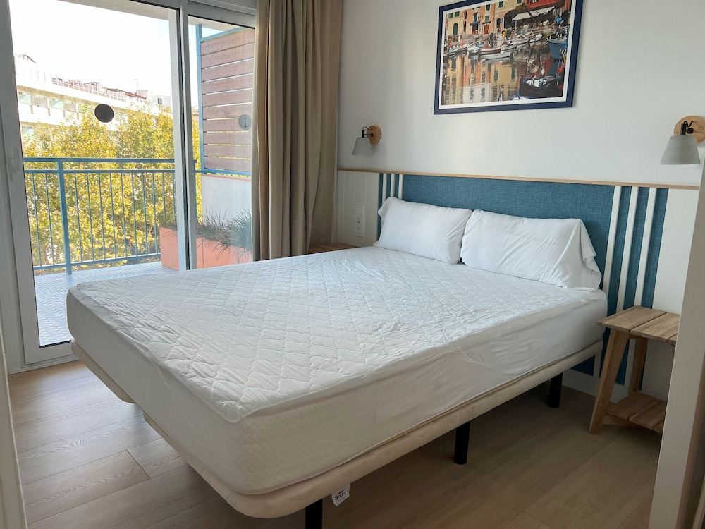 Ancora Salou Apartamentos — Hotel rooms in Salou, Catalonia