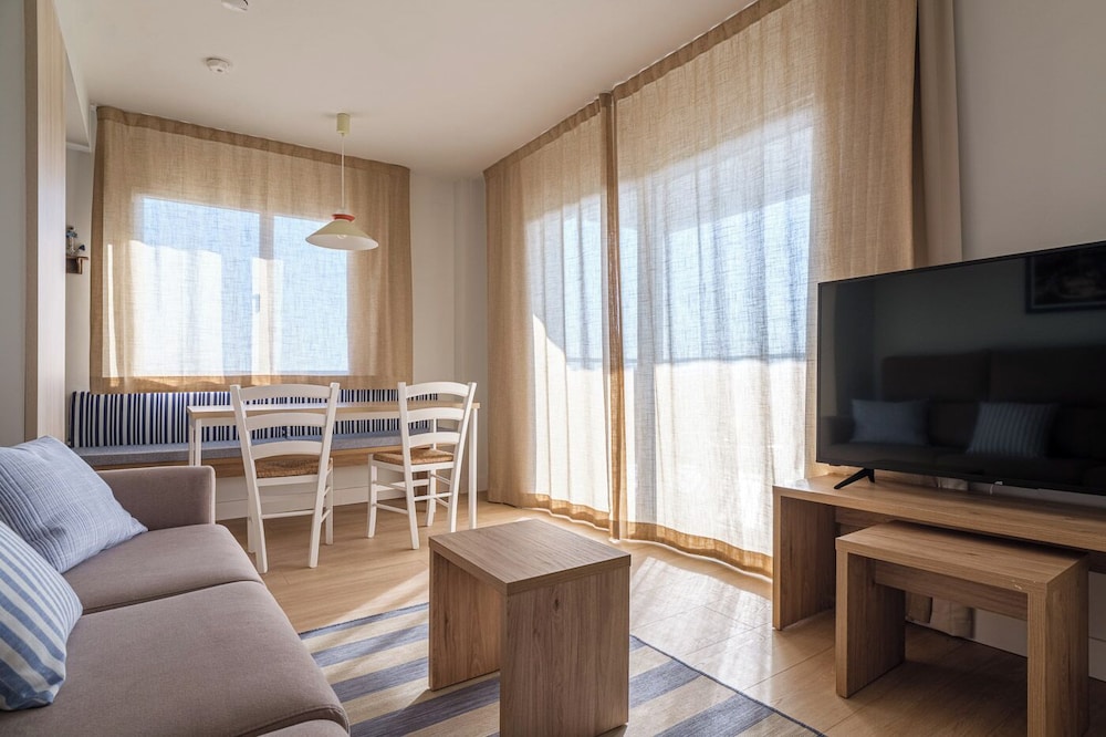 Ancora Salou Apartamentos — Hotel rooms in Salou, Catalonia