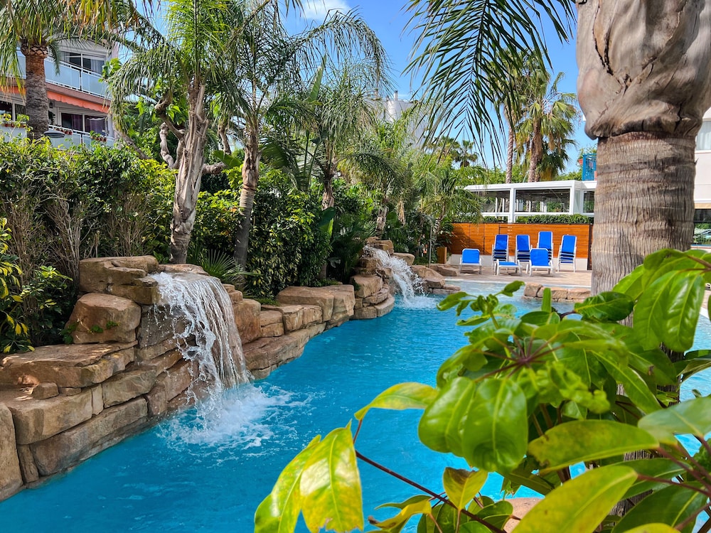 Ancora Salou Apartamentos — Swimming pool in Salou, Catalonia