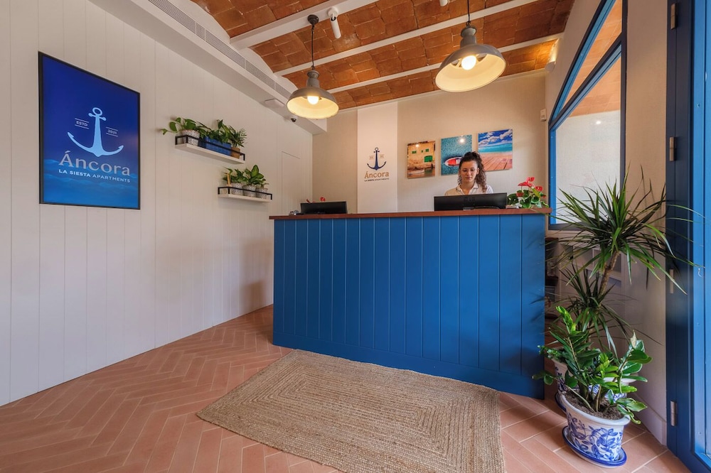 Ancora Salou Apartamentos — Hotel building in Salou, Catalonia