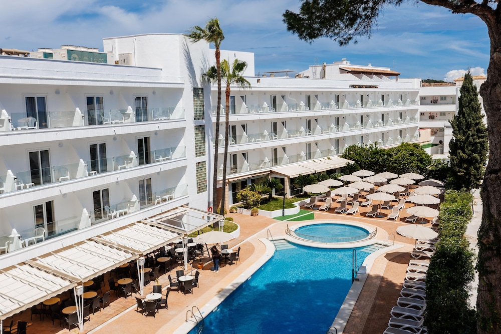 Hotel Alondra — Swimming pool in Cala Ratjada, Balearic Islands