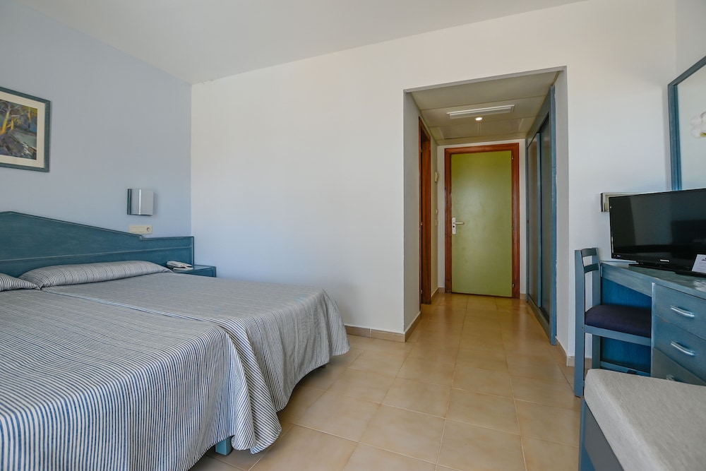 Hotel Alondra — Hotel rooms in Cala Ratjada, Balearic Islands