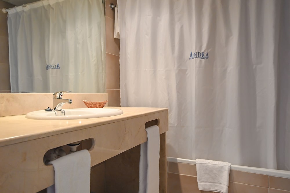 Hotel Alondra — Hotel rooms in Cala Ratjada, Balearic Islands