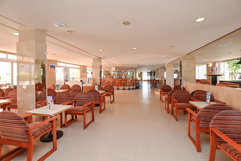 Hotel Alondra — Restaurant & bars in Cala Ratjada, Balearic Islands