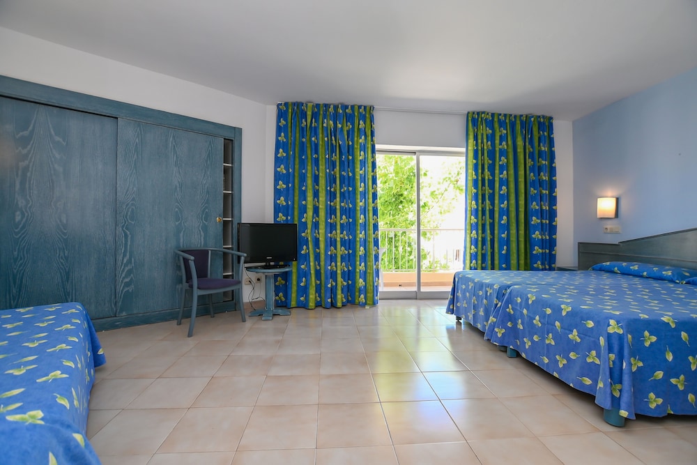 Hotel Alondra — Hotel rooms in Cala Ratjada, Balearic Islands