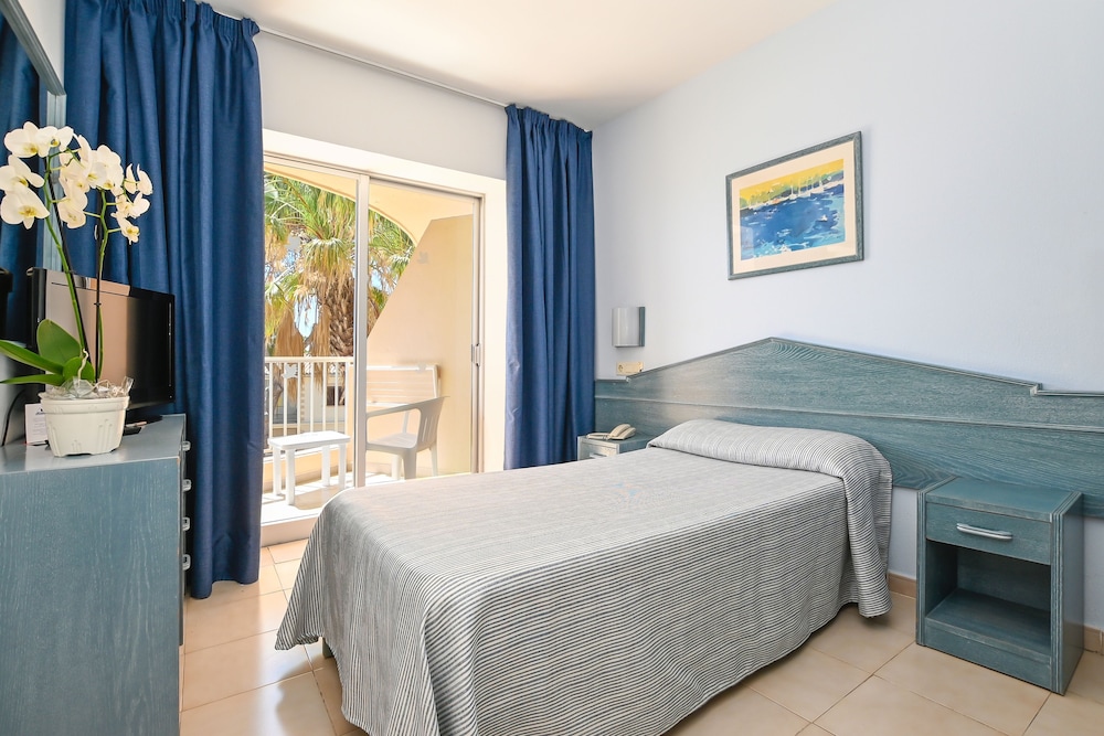 Hotel Alondra — Hotel rooms in Cala Ratjada, Balearic Islands