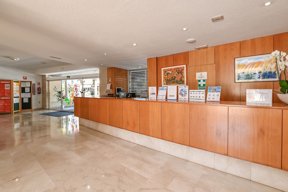 Hotel Alondra — Hotel building in Cala Ratjada, Balearic Islands