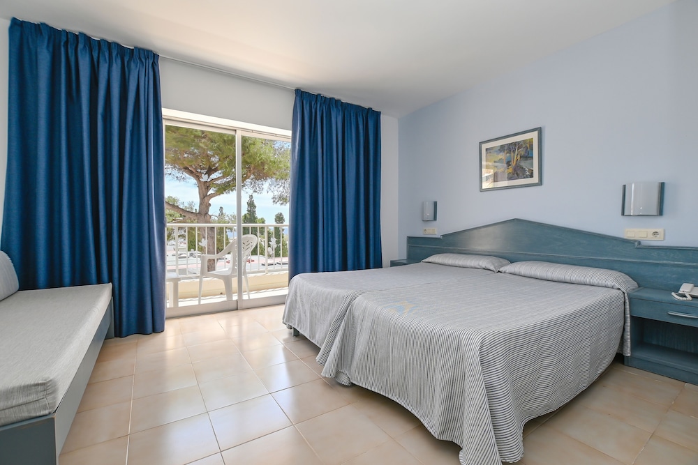 Hotel Alondra — Hotel rooms in Cala Ratjada, Balearic Islands