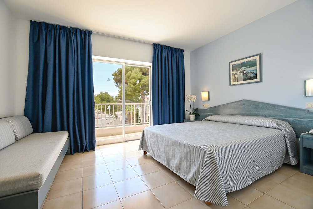 Hotel Alondra — Hotel rooms in Cala Ratjada, Balearic Islands