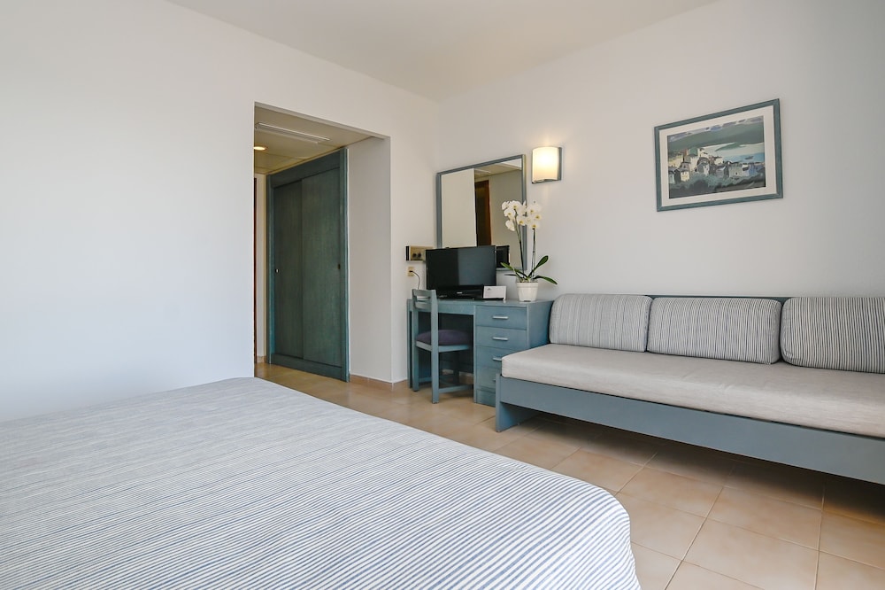 Hotel Alondra — Hotel rooms in Cala Ratjada, Balearic Islands