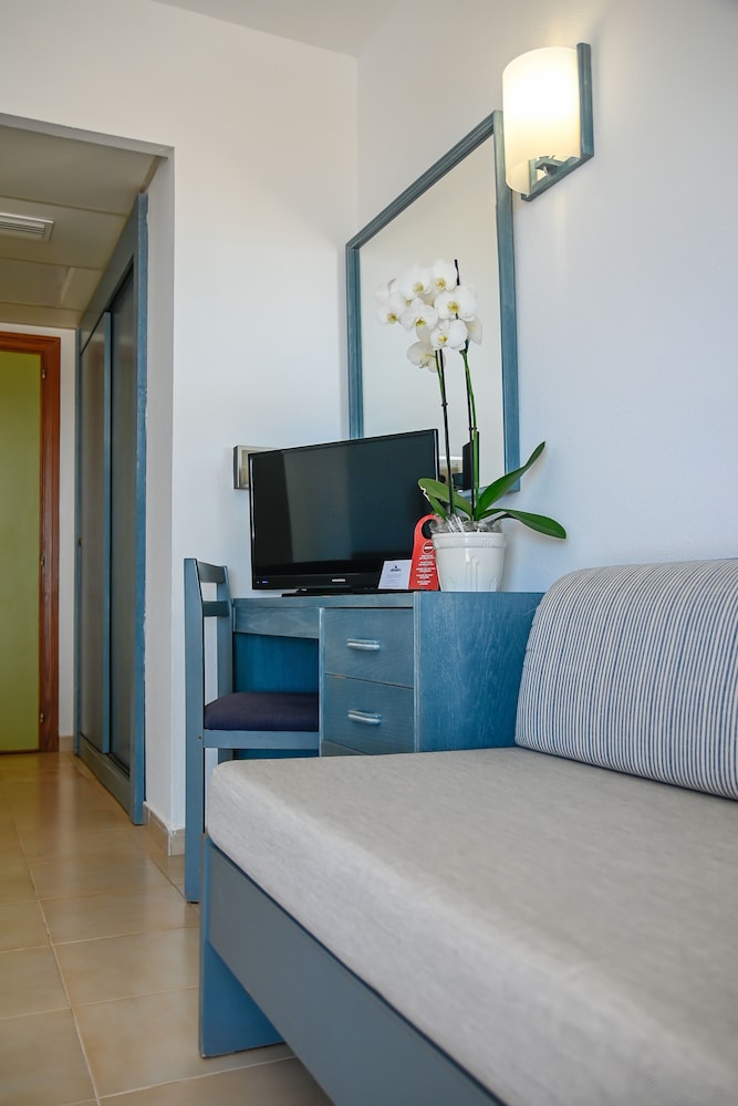 Hotel Alondra — Hotel rooms in Cala Ratjada, Balearic Islands