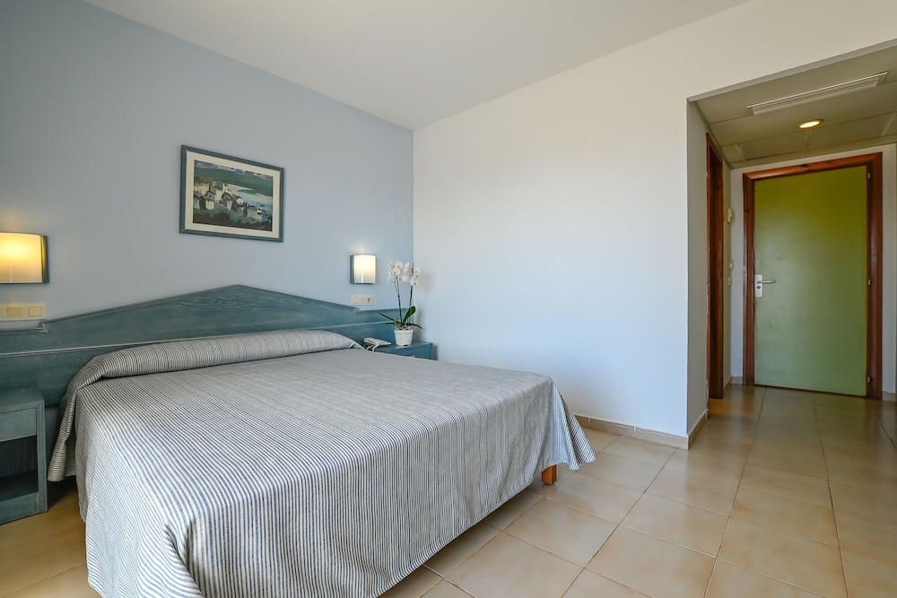Hotel Alondra — Hotel rooms in Cala Ratjada, Balearic Islands