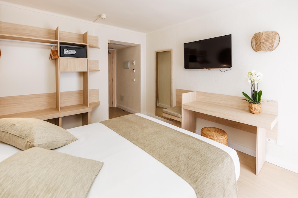 Hotel Alondra — Hotel rooms in Cala Ratjada, Balearic Islands