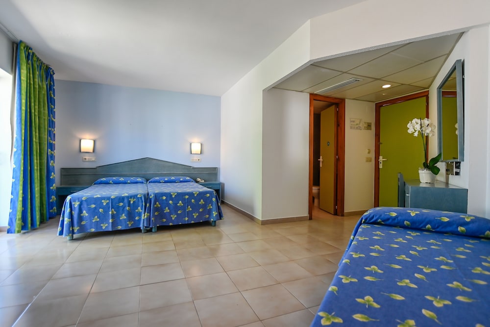 Hotel Alondra — Hotel rooms in Cala Ratjada, Balearic Islands