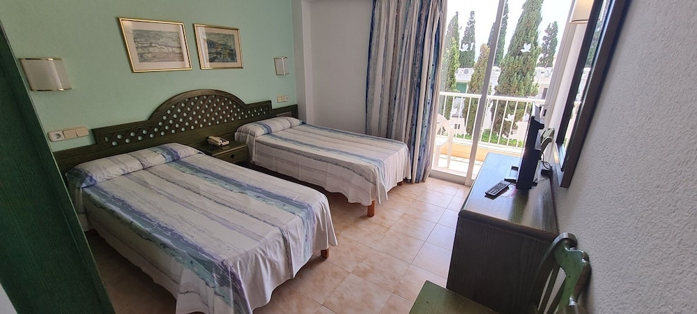 Hotel Alondra — Hotel rooms in Cala Ratjada, Balearic Islands