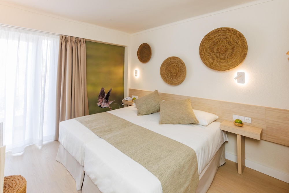 Hotel Alondra — Hotel rooms in Cala Ratjada, Balearic Islands