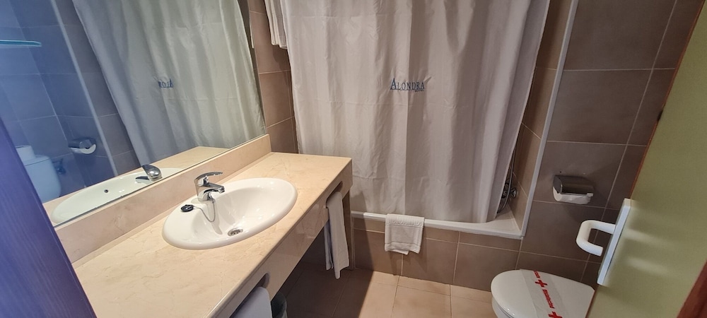 Hotel Alondra — Hotel rooms in Cala Ratjada, Balearic Islands