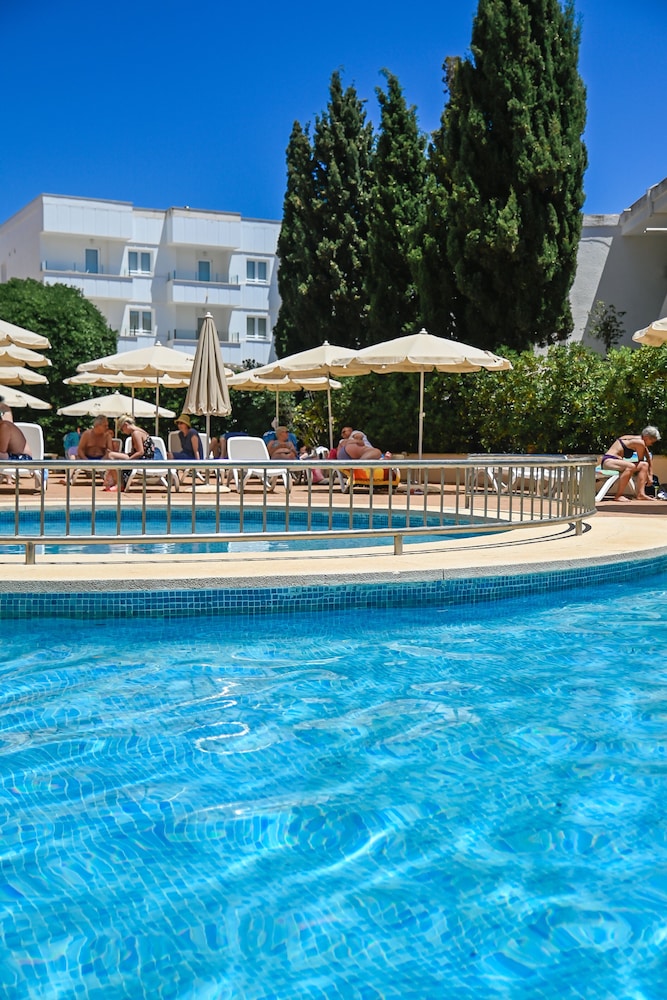 Hotel Alondra — Swimming pool in Cala Ratjada, Balearic Islands