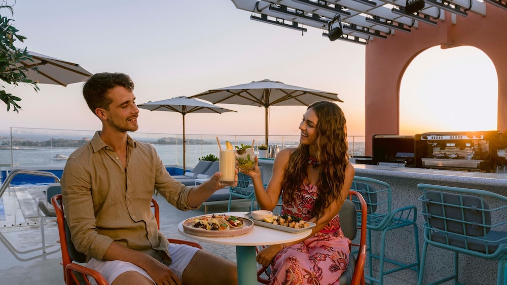 voco Dubai the Palm by IHG — Restaurant & bars in Dubai