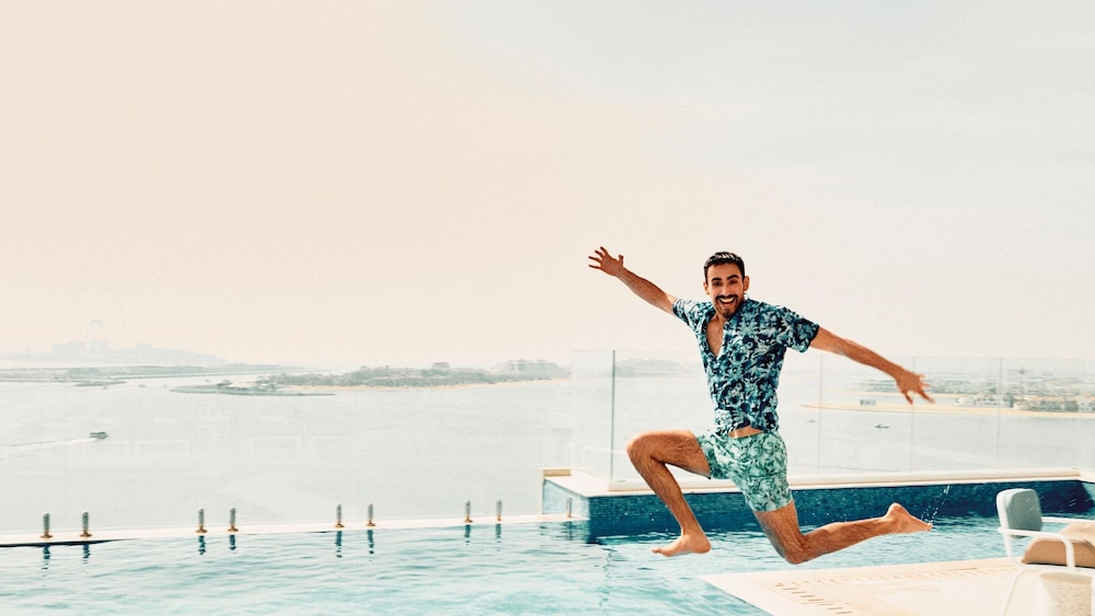 voco Dubai the Palm by IHG — Swimming pool in Dubai