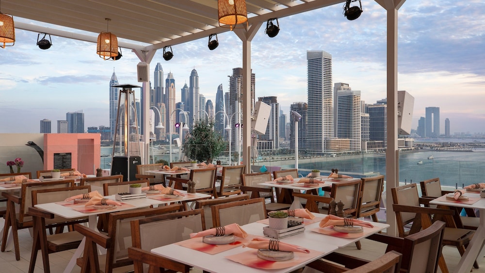 voco Dubai the Palm by IHG — Restaurant & bars in Dubai