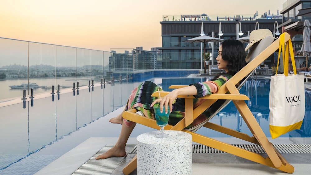 voco Dubai the Palm by IHG — Swimming pool in Dubai
