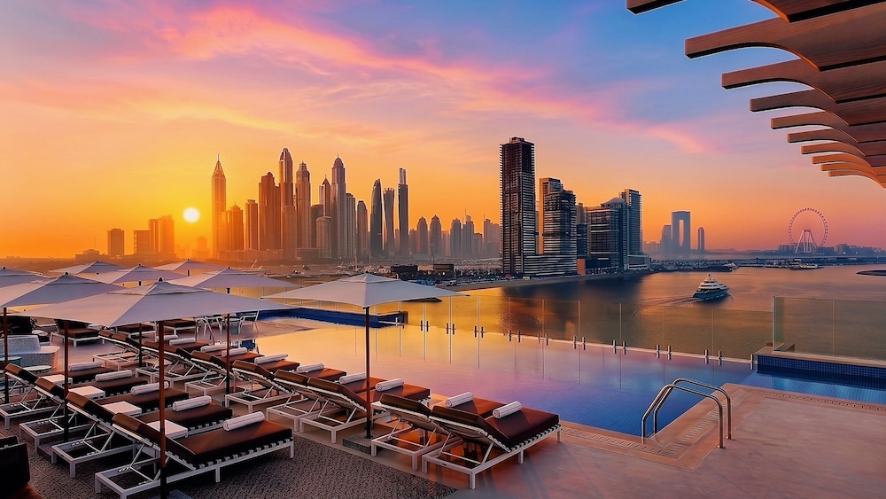 voco Dubai the Palm by IHG — Swimming pool in Dubai