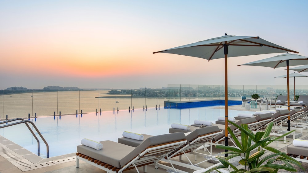 voco Dubai the Palm by IHG — Swimming pool in Dubai