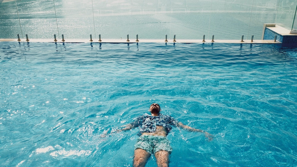 voco Dubai the Palm by IHG — Swimming pool in Dubai