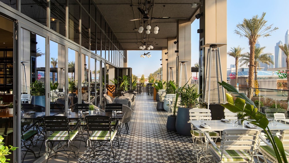 voco Dubai the Palm by IHG — Restaurant & bars in Dubai