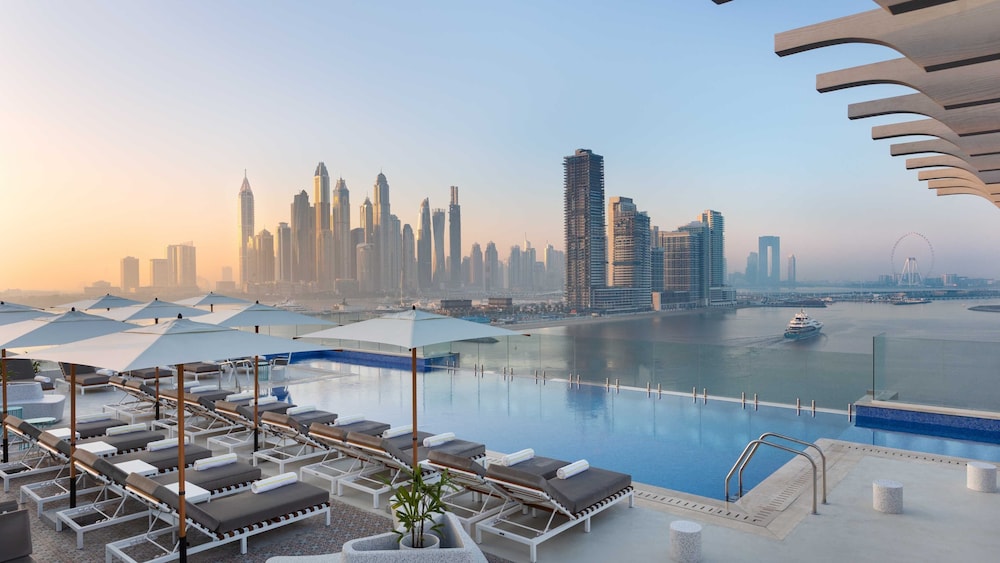 voco Dubai the Palm by IHG — Swimming pool in Dubai
