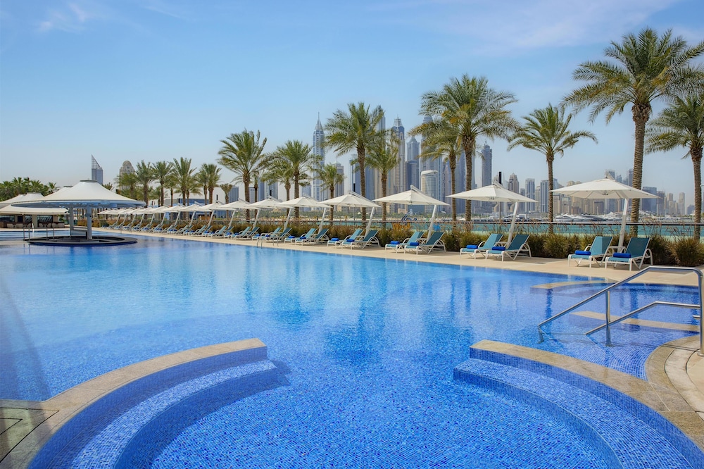 Hilton Dubai Palm Jumeirah — Swimming pool in Dubai