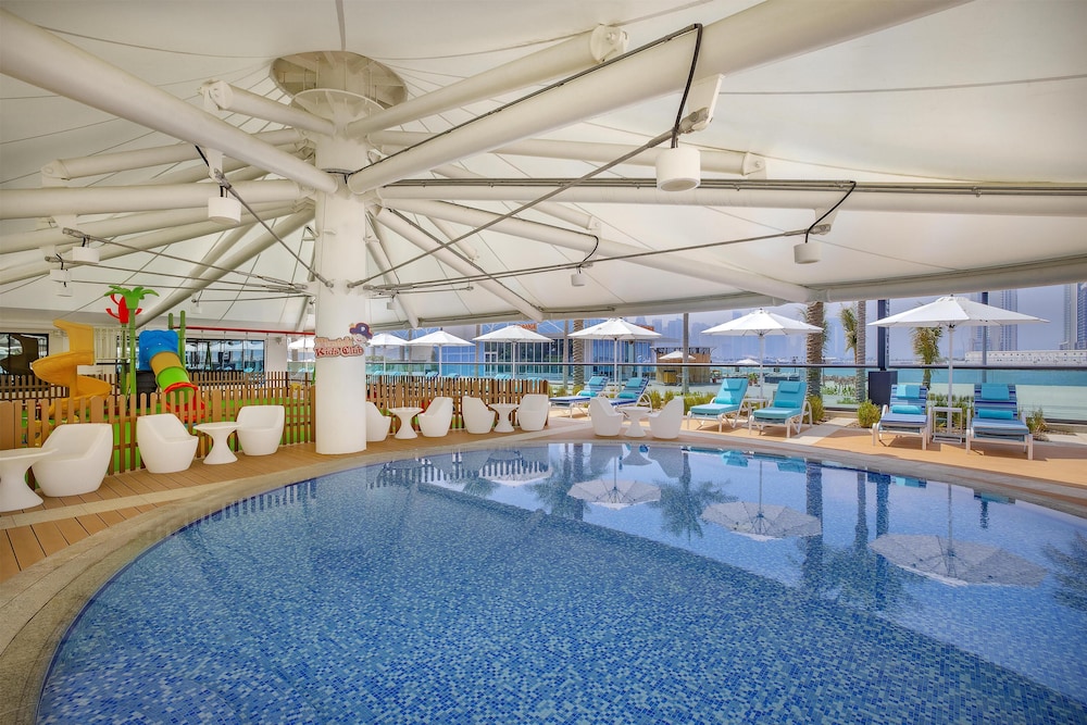 Hilton Dubai Palm Jumeirah — Swimming pool in Dubai