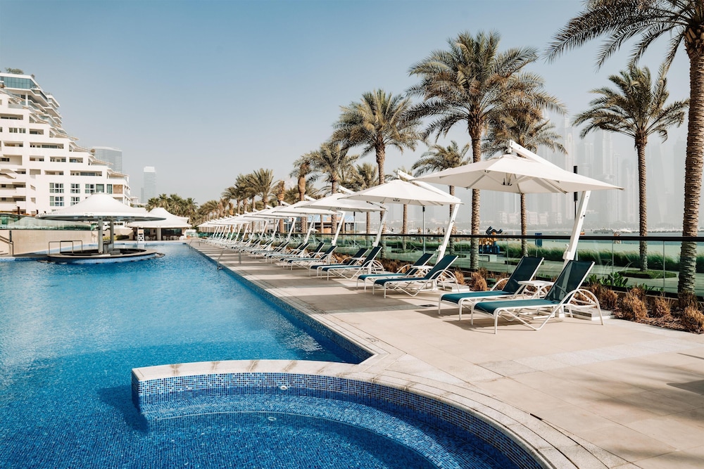 Hilton Dubai Palm Jumeirah — Swimming pool in Dubai