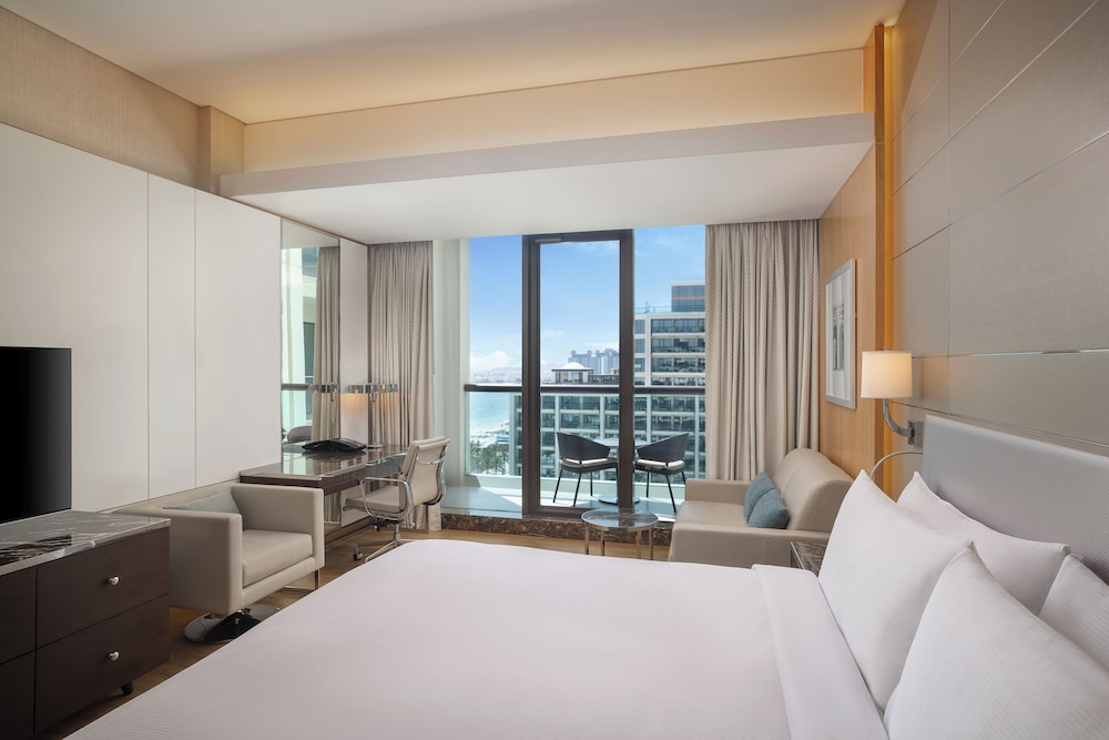Hilton Dubai Palm Jumeirah — Hotel rooms in Dubai