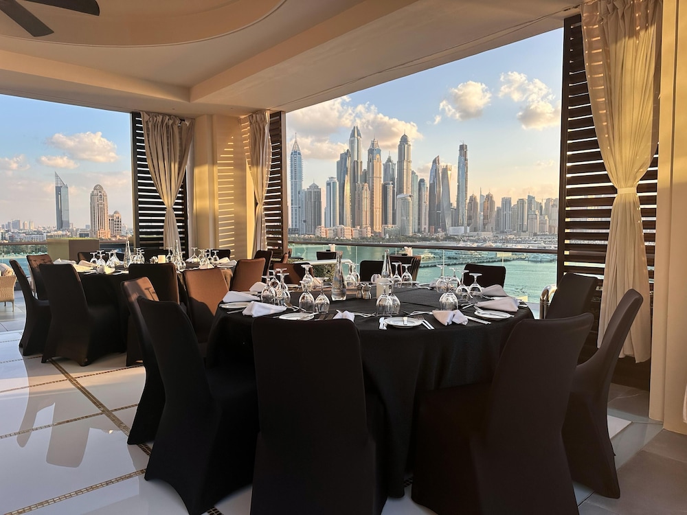 Hilton Dubai Palm Jumeirah — Restaurant & bars in Dubai
