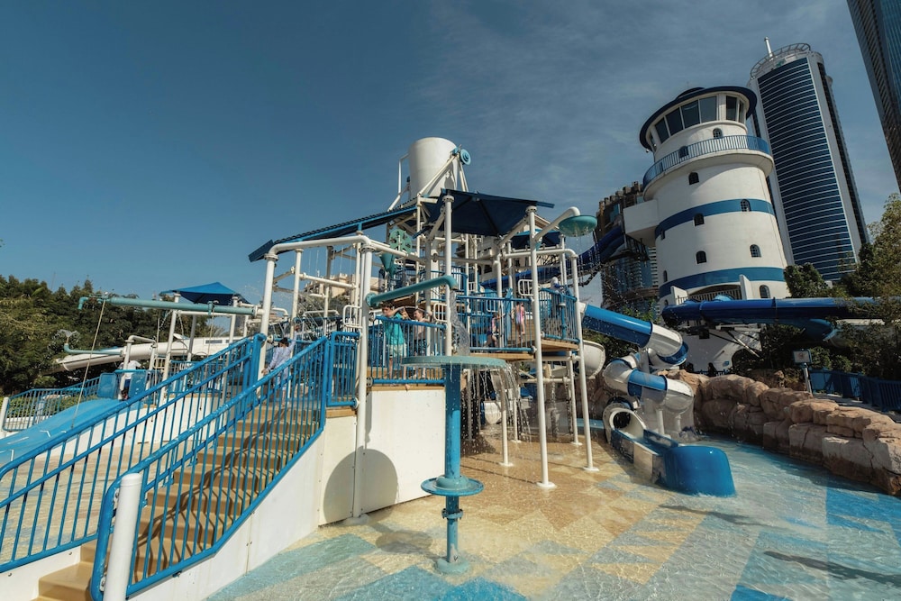 W Dubai - Mina Seyahi — Swimming pool in Dubai