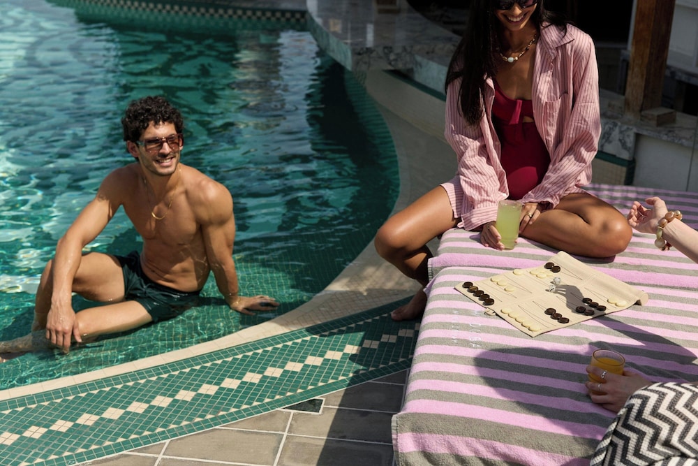 W Dubai - Mina Seyahi — Swimming pool in Dubai