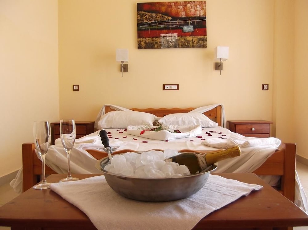 Mariana Hotel — Rooms in Laganas, Ionian Islands