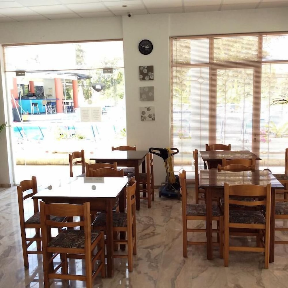 Mariana Hotel — Restaurant in Laganas, Ionian Islands