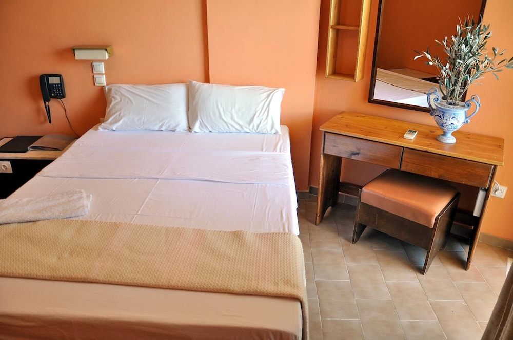 Valais Hotel — Hotel rooms in Alikanas, Ionian Islands