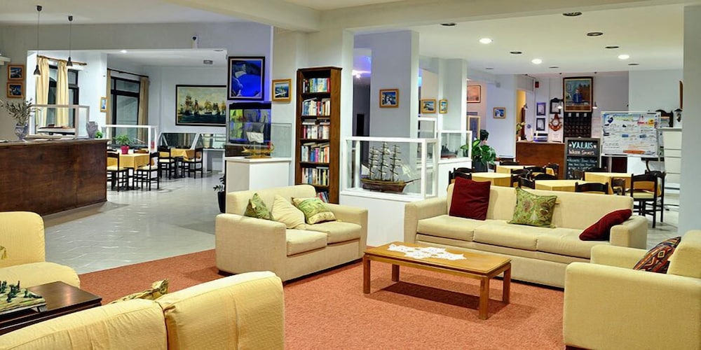 Valais Hotel — Hotel building in Alikanas, Ionian Islands