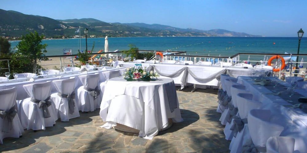 Valais Hotel — Restaurant & bars in Alikanas, Ionian Islands