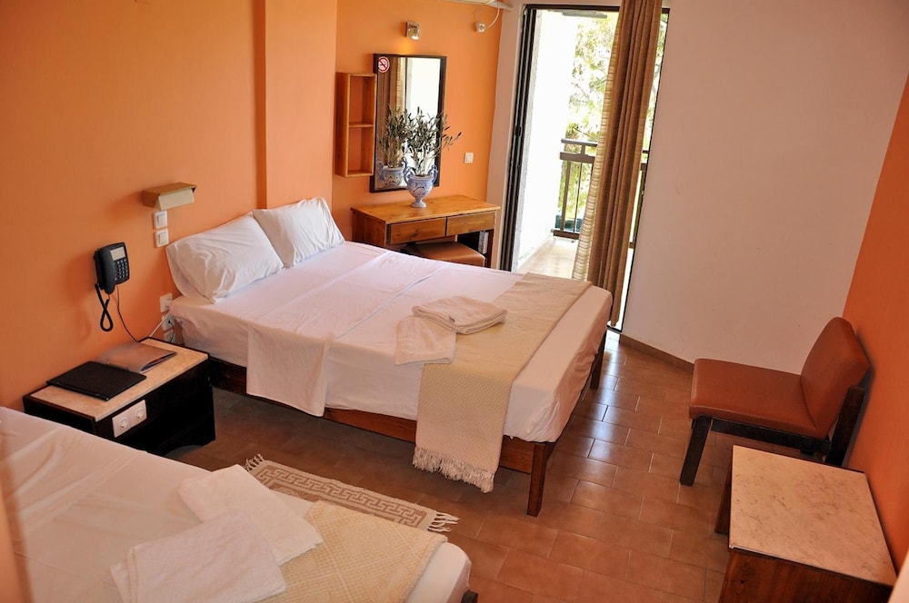 Valais Hotel — Hotel rooms in Alikanas, Ionian Islands