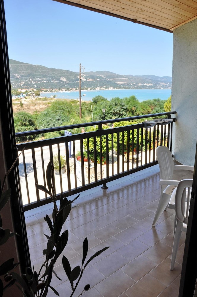 Valais Hotel — Hotel rooms in Alikanas, Ionian Islands