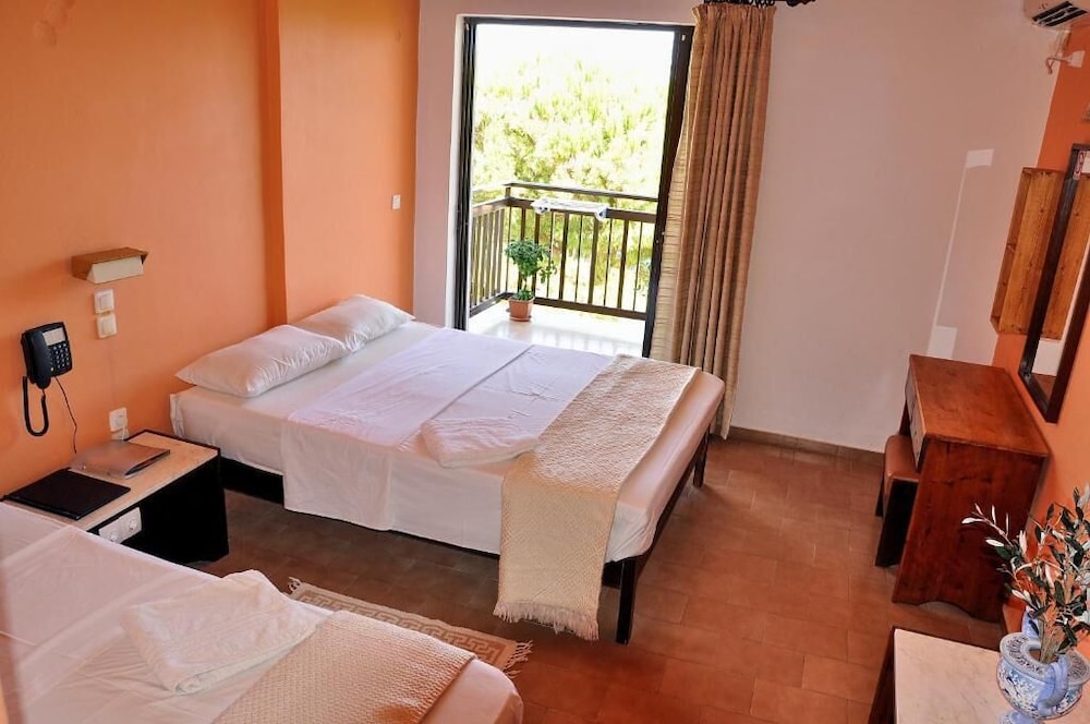 Valais Hotel — Hotel rooms in Alikanas, Ionian Islands