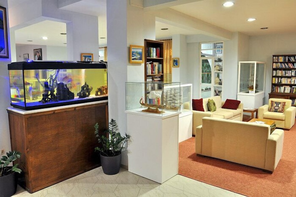 Valais Hotel — Hotel rooms in Alikanas, Ionian Islands