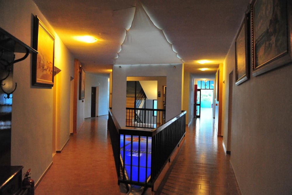Valais Hotel — Hotel building in Alikanas, Ionian Islands
