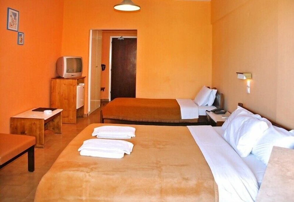 Valais Hotel — Hotel rooms in Alikanas, Ionian Islands